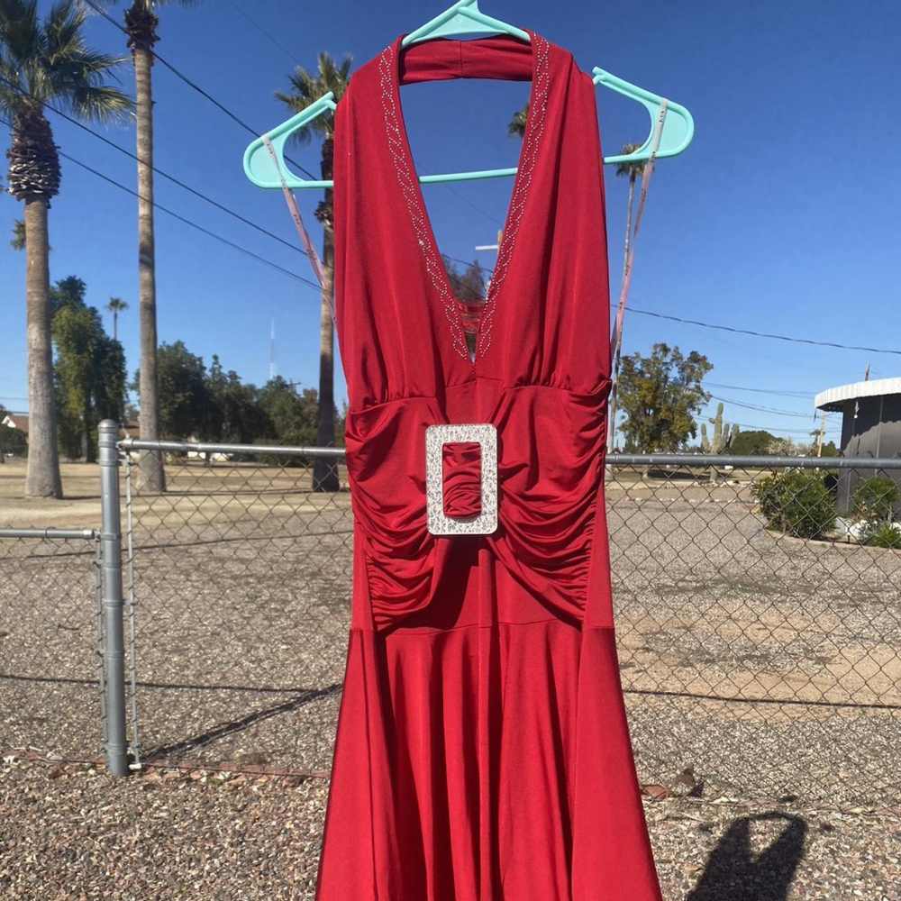 Dresses - Picture 3 of 3